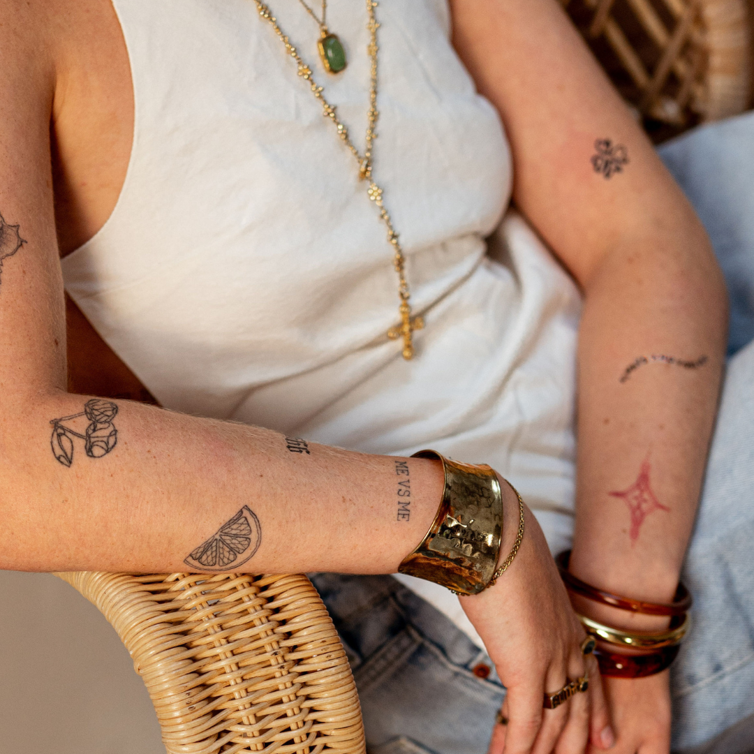 Smiley tattoos: 10 vrolijke designs voor een glimlach op je huid